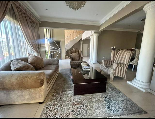6 BEDROOM HOUSE FOR SALE IN BLUE VALLEY GOLF ESTATE